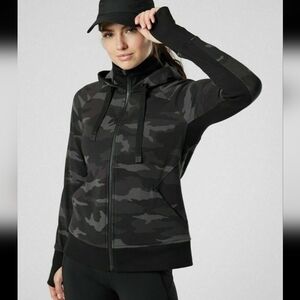 ATHLETA Triumph Printed Hoodie Medium Camo  Sweatshirt